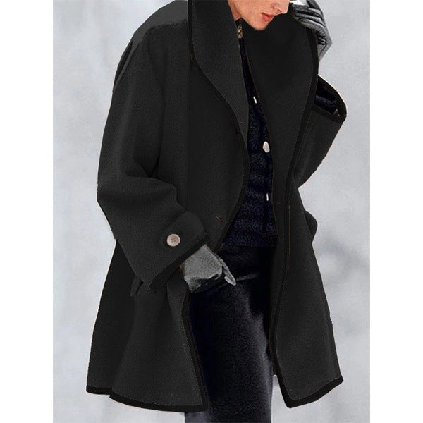 Stylish coat with contrasting piping