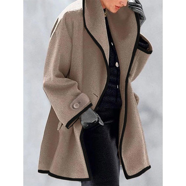 Stylish coat with contrasting piping