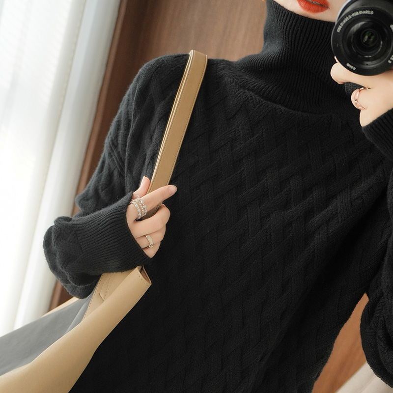 Emma - Women's cashmere turtleneck sweater cream cable pattern warm fashionable