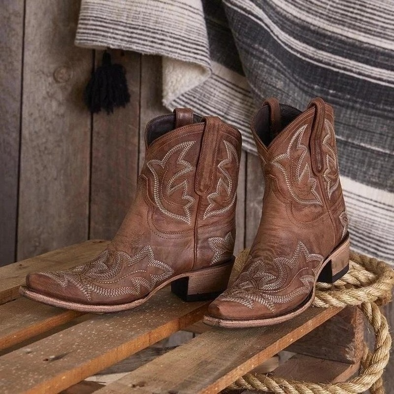 Kowbojki damskie z haftem w stylu western