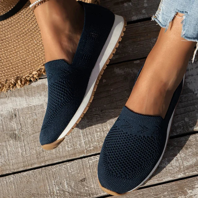Czarne slip-on z dzianiny z białą podeszwą