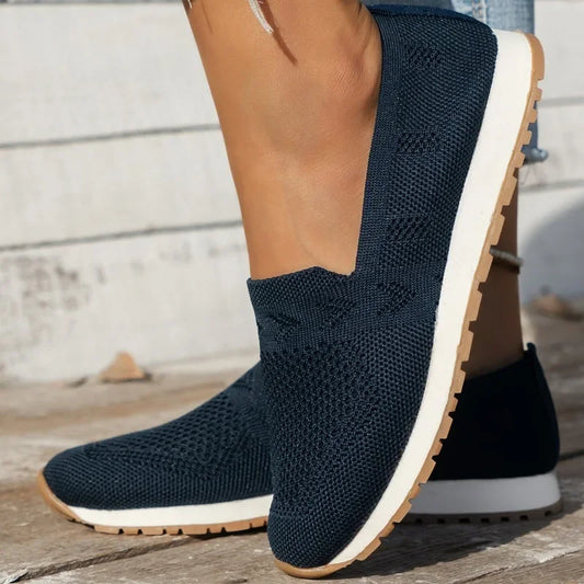 Czarne slip-on z dzianiny z białą podeszwą