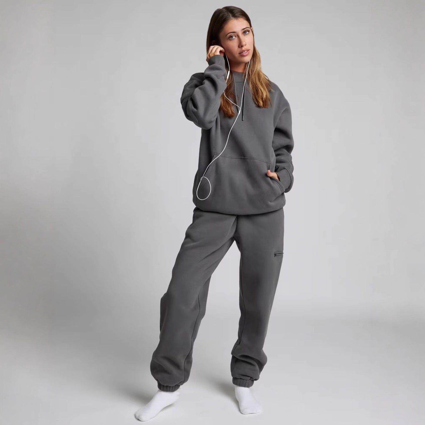 Damska bluza z kapturem z wbudowanym wzorem na maskę do spania i miękkim wnętrzem Eloura-Moda