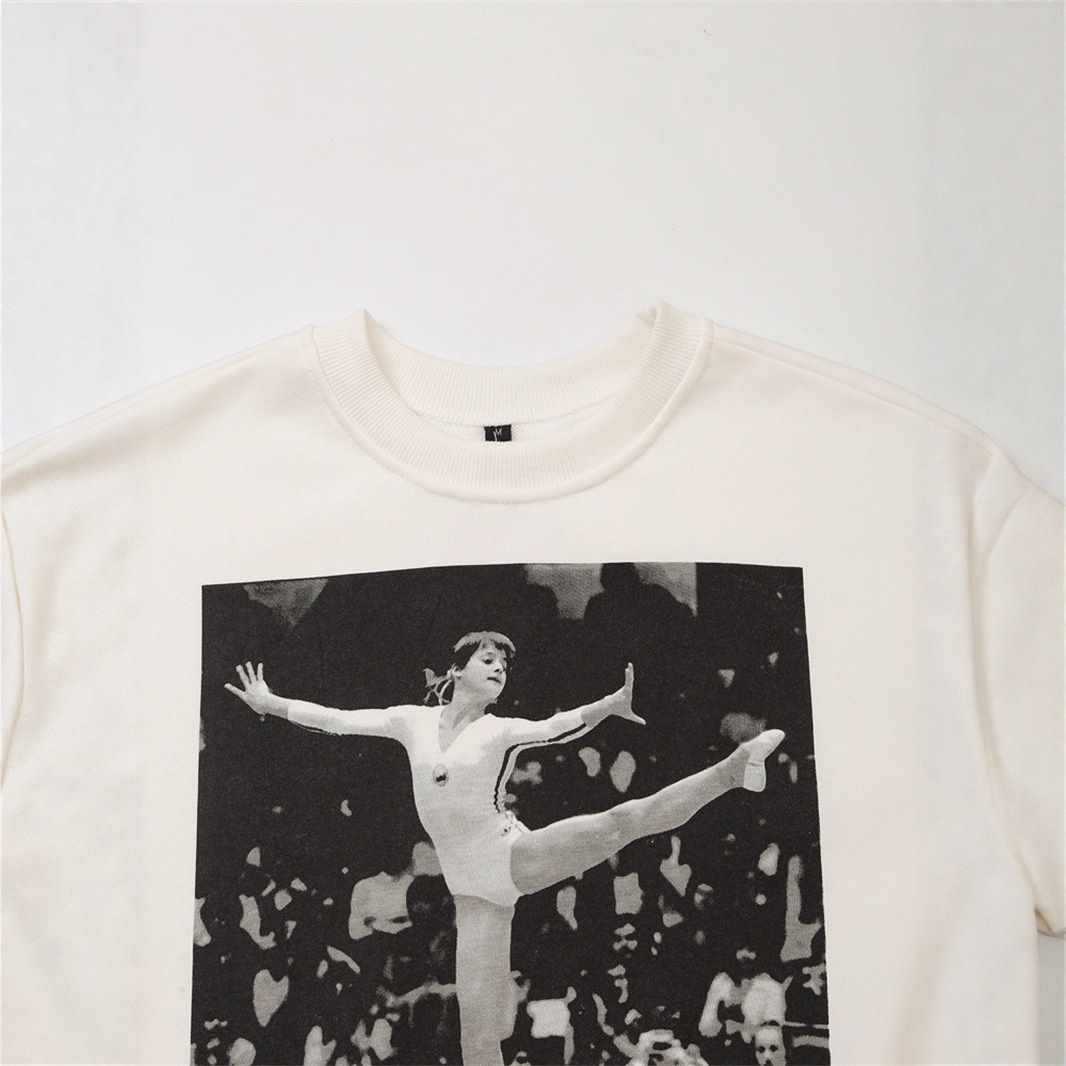 Damska bluza z nostalgicz printem sportowym Eloura-Moda