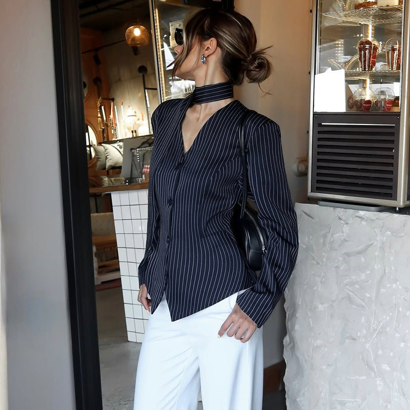 Damska bluzka w styluwrap z detalami z guzikami Eloura-Moda