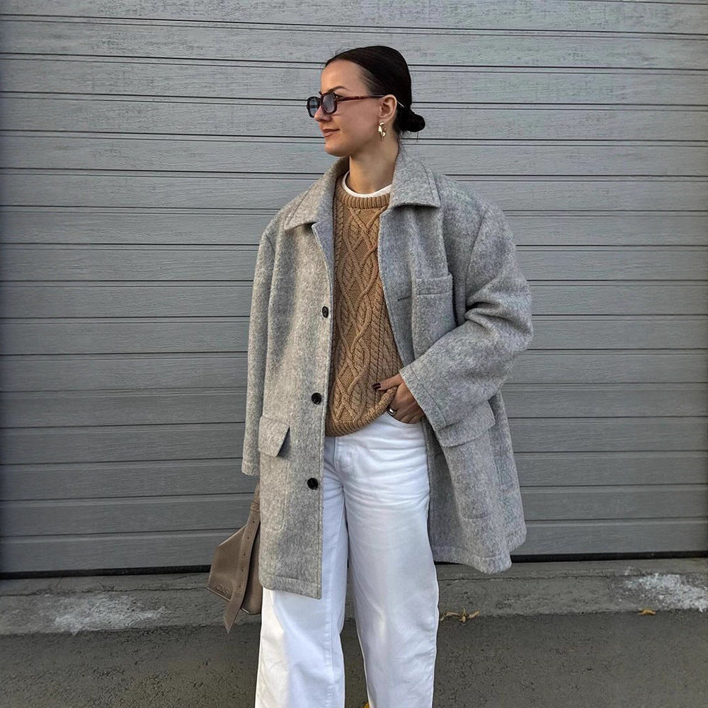 Damen wełniany płaszcz o klasycznym kroju z praktycznymi kieszeniami Eloura-Moda