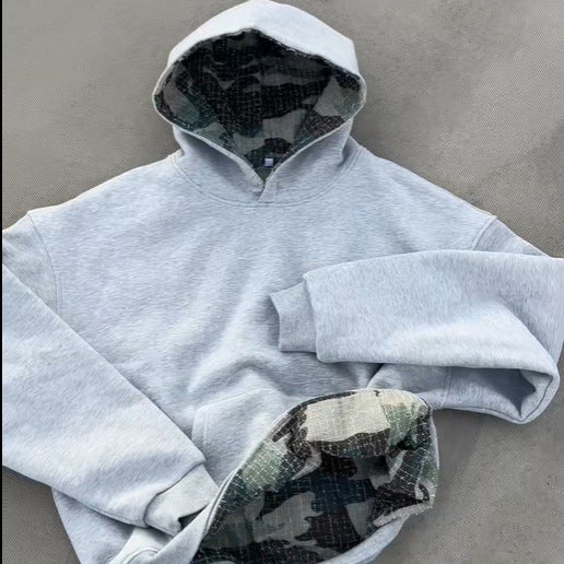 Damska bluza z kapturem z nowoczesnym camouflage wewnętrznym Eloura-Moda