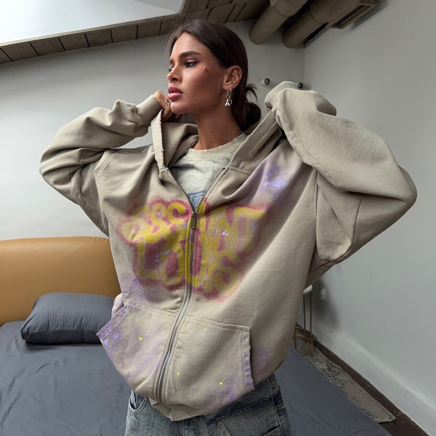 Damska bluza z kapturem Graffiti Eloura-Moda