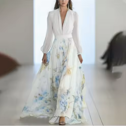 Elegancka sukienka z długim rękawem i rozkloszowanym dołem