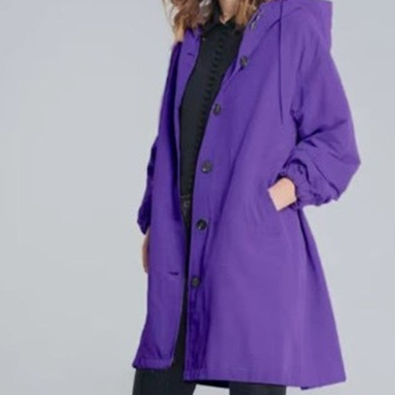 Women's coat with hood and button closure