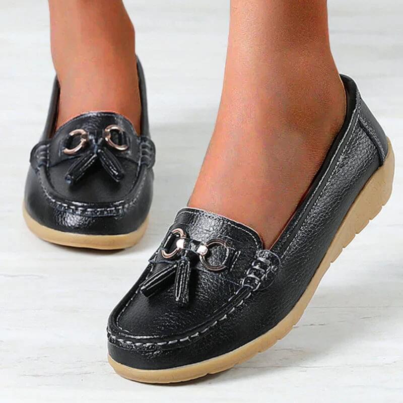 Leather women's moccasins with tassels and decorative chain