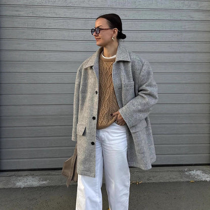 Damen wełniany płaszcz o klasycznym kroju z praktycznymi kieszeniami Eloura-Moda