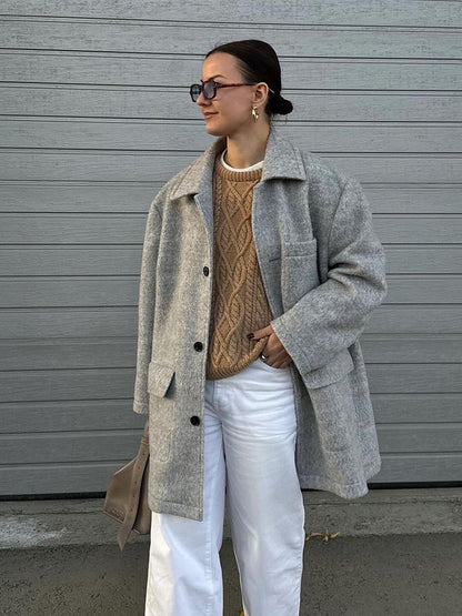 Damen wełniany płaszcz o klasycznym kroju z praktycznymi kieszeniami Eloura-Moda